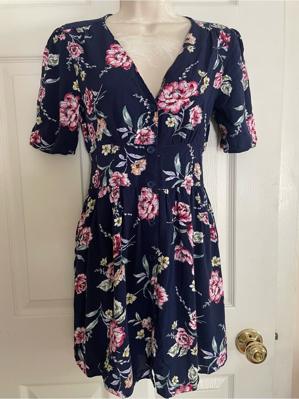 Band‎ of Gypsies Navy Floral V-Neck Button Mini Dress
